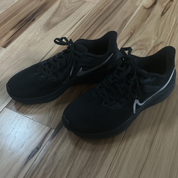 Nike Pegasus 40 Running Shoes - Picture 3 of 9